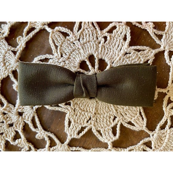 Vintage BOYS BOW TIE - Clip On - Olive Green  - Original Red Plastic Case - Picture 4 of 7